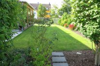 Blick in einen gepflegten Garten